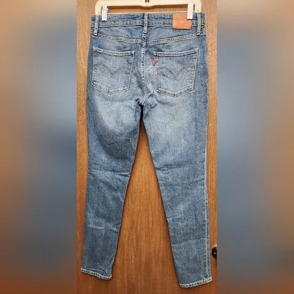 Levis Distressed Women's High Rise Skinny Jeans - Picture 2 of 4